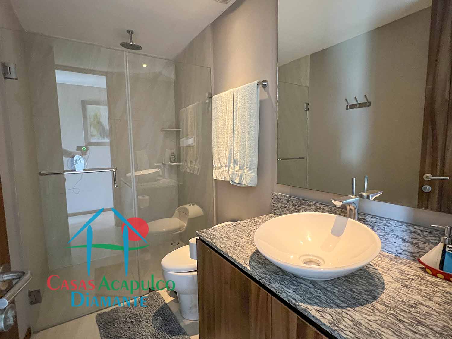 La Isla Emerald D5 - Baño recámaras 3 y 4 1